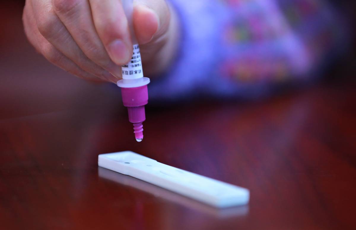 核酸檢測(cè)機(jī)構(gòu)出具“假陽性”報(bào)告的背后，抗原檢測(cè)試劑盒該上場(chǎng)了。