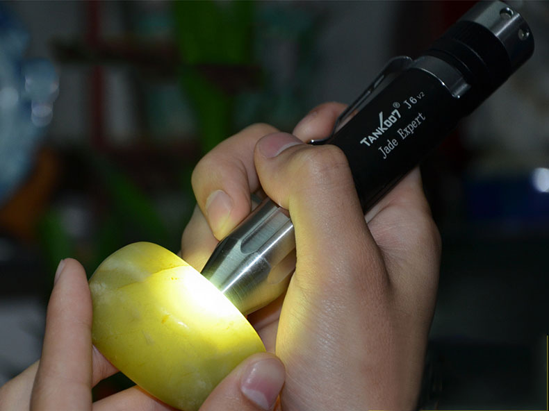 照玉石強光手電筒